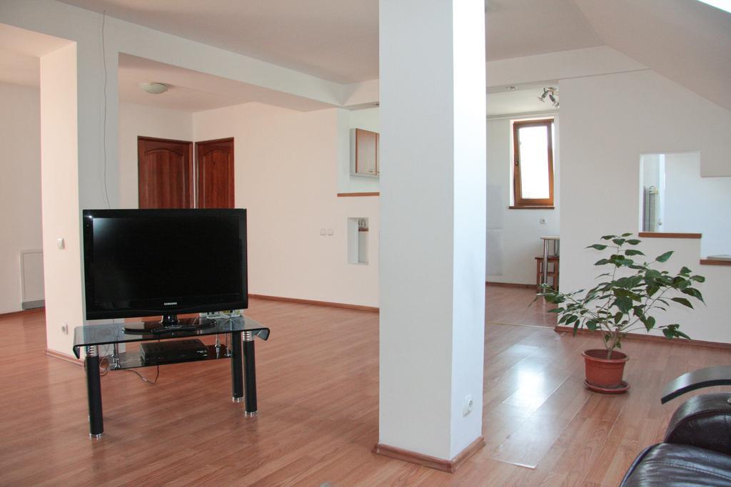 Z Villa Bucharest Luaran gambar